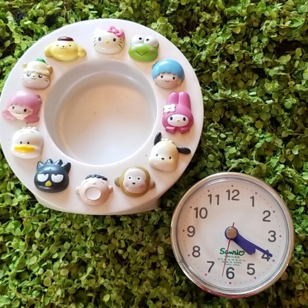 90's SANRIO Rare SMILES Cutest ICONIC HELLO KITTY Collectible ALL Friends CLOCK - Picture 15 of 16